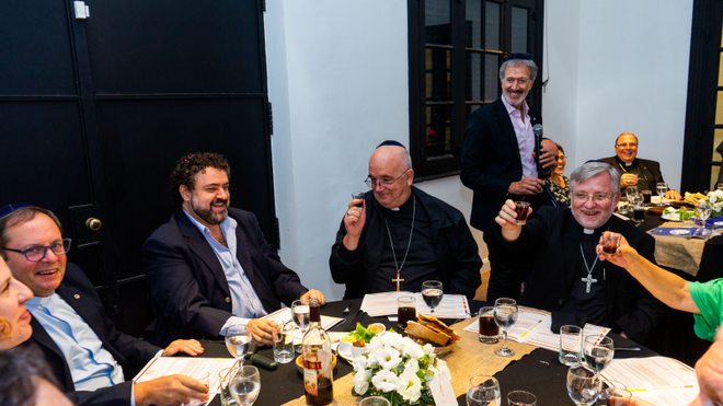 Líderes católicos y judíos de Argentina compartieron un seder de Pesaj