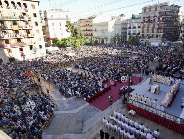 Benavent invita a todos a mantener viva la fe que actúa por la caridad