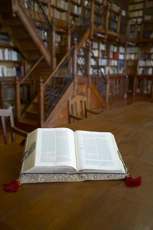 Biblia en la biblioteca cisterciense