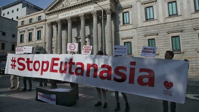 Protestas contra la aprobación del proyecto de ley de Eutanasia