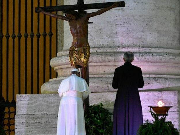 Andrea Tornielli: "El Crucifijo Bañado Por Las Lágrimas Del Cielo Y El ...