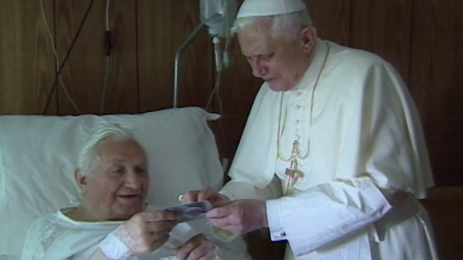 Los hermanos Ratzinger, en el hospital