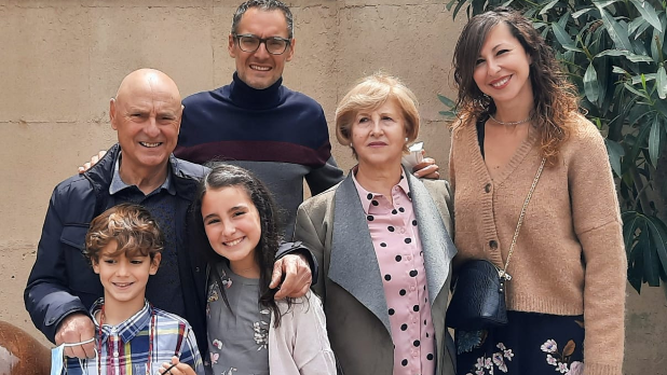 EL autor y su familia
