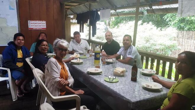 Almuerzo con las autoridades de Angoteros