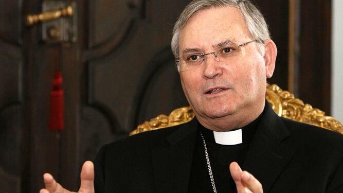 Monseñor Lorca Planes, presidente de la Comisión Episcopal de Medios de la CEE