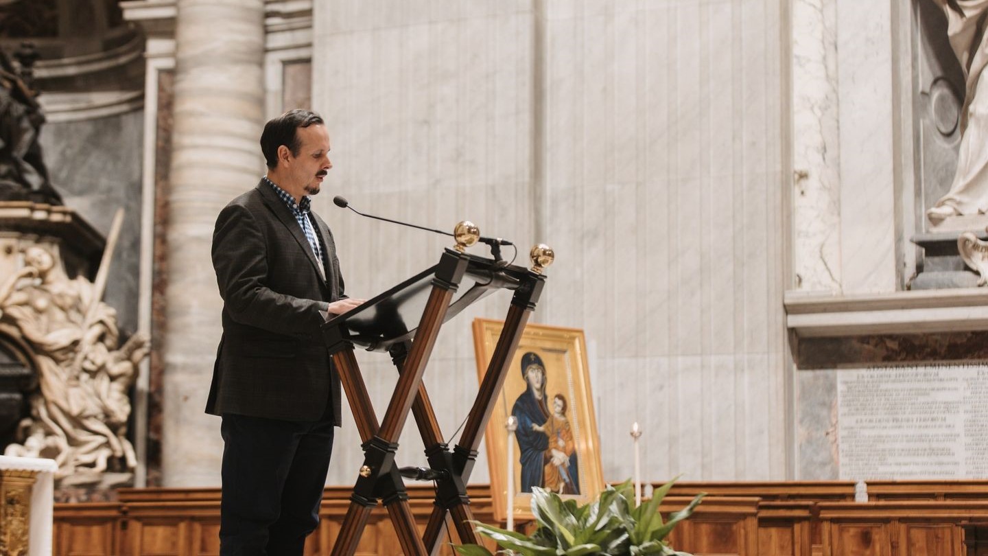 Mauricio López en el Rosario en el Vaticano