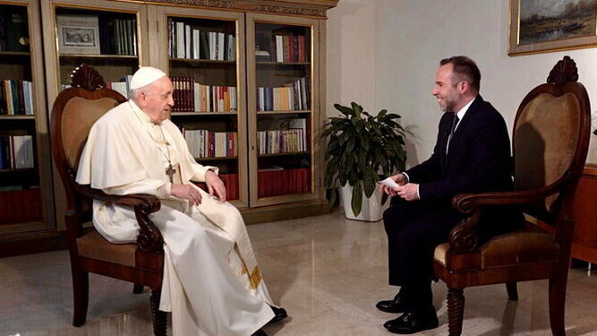 Papa Francisco y Fabio Marchese, el narrador