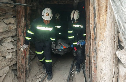 Recuperación de cuerpos en mina de Perú