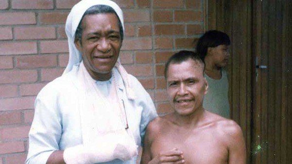 Sorino Yanomami con la hermana Florencia