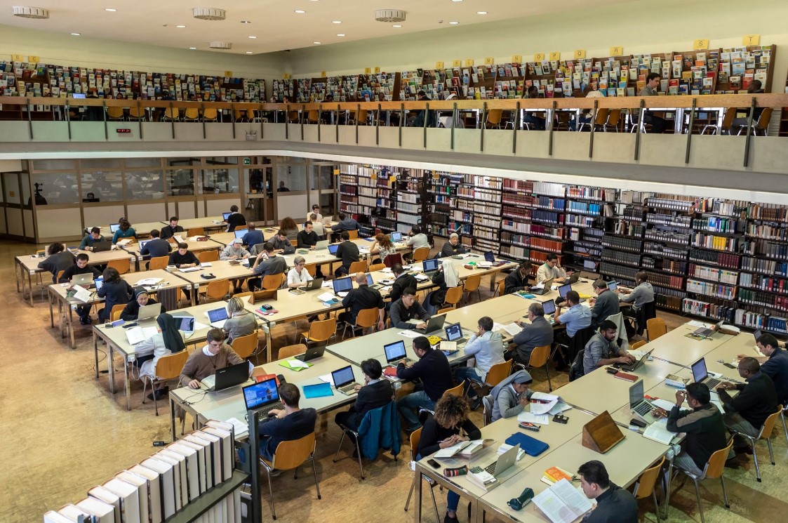 biblioteca universidad Gregoriana Roma