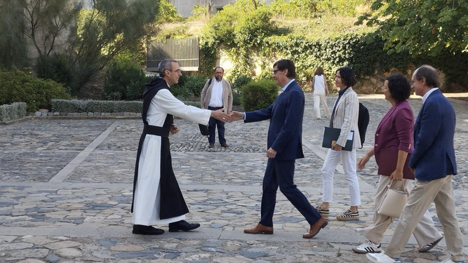 El abad de Poblet Rafel Barruè recibe a Salvador Illa