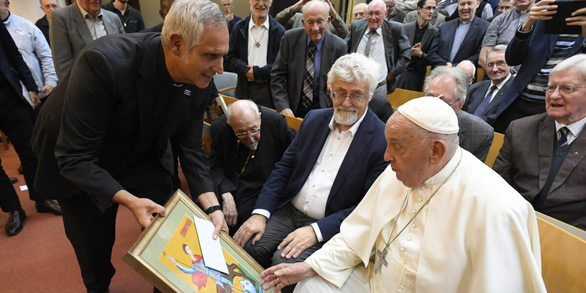 Pope-Francis-with-the-Paintin