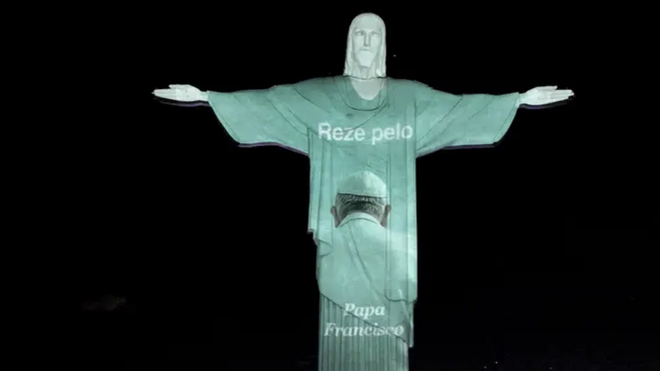 "¡Fuerza, Santo Padre!": El Cristo Redentor de Río de Janeiro, con el Papa