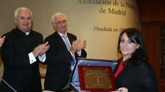 María Gómez, recibiendo el premio Lolo de Periodismo en 2010